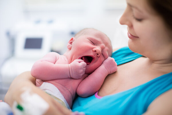 衡阳试管助孕花费：产后照镜子了解母亲的健康状况需注意六个问题